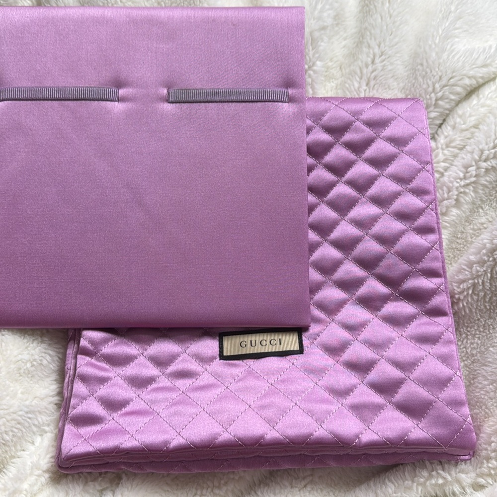 GUCCI RARE Collectors Necklace Display & Duster Pouch Quilted Padded Silk - Picture 1 of 5